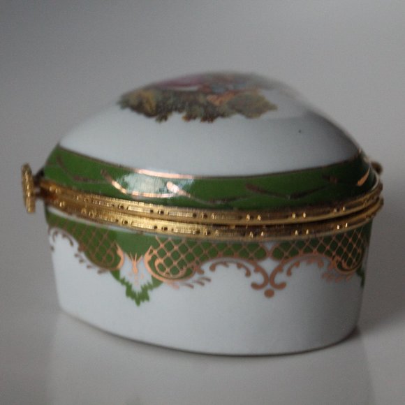 Heart-Shaped Gold & Green Design Porcelain Jewelry Box with  Romantic Scene - Picture 7 of 16